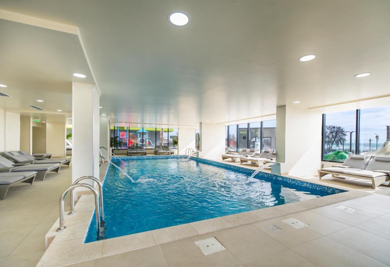 Moonlight Studio - Spa N Pools Beach Resort Mamaia Exterior photo